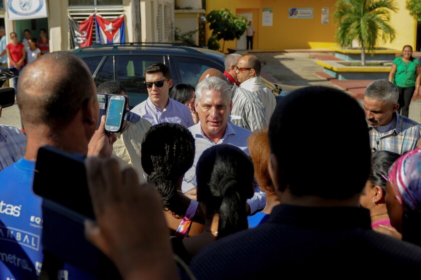 Küba Devlet Başkanı Miguel Diaz-Canel sakinleri ziyaret etti 
