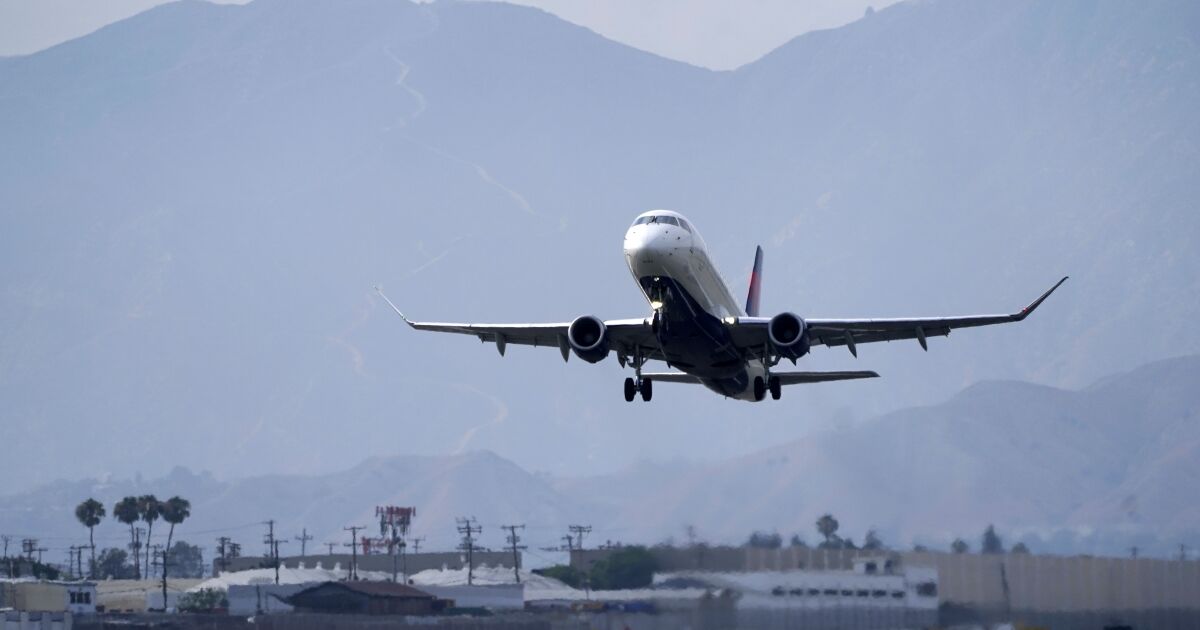 Burbank aborted landing was latest close call for U.S. flights. Here’s why experts say not to worry