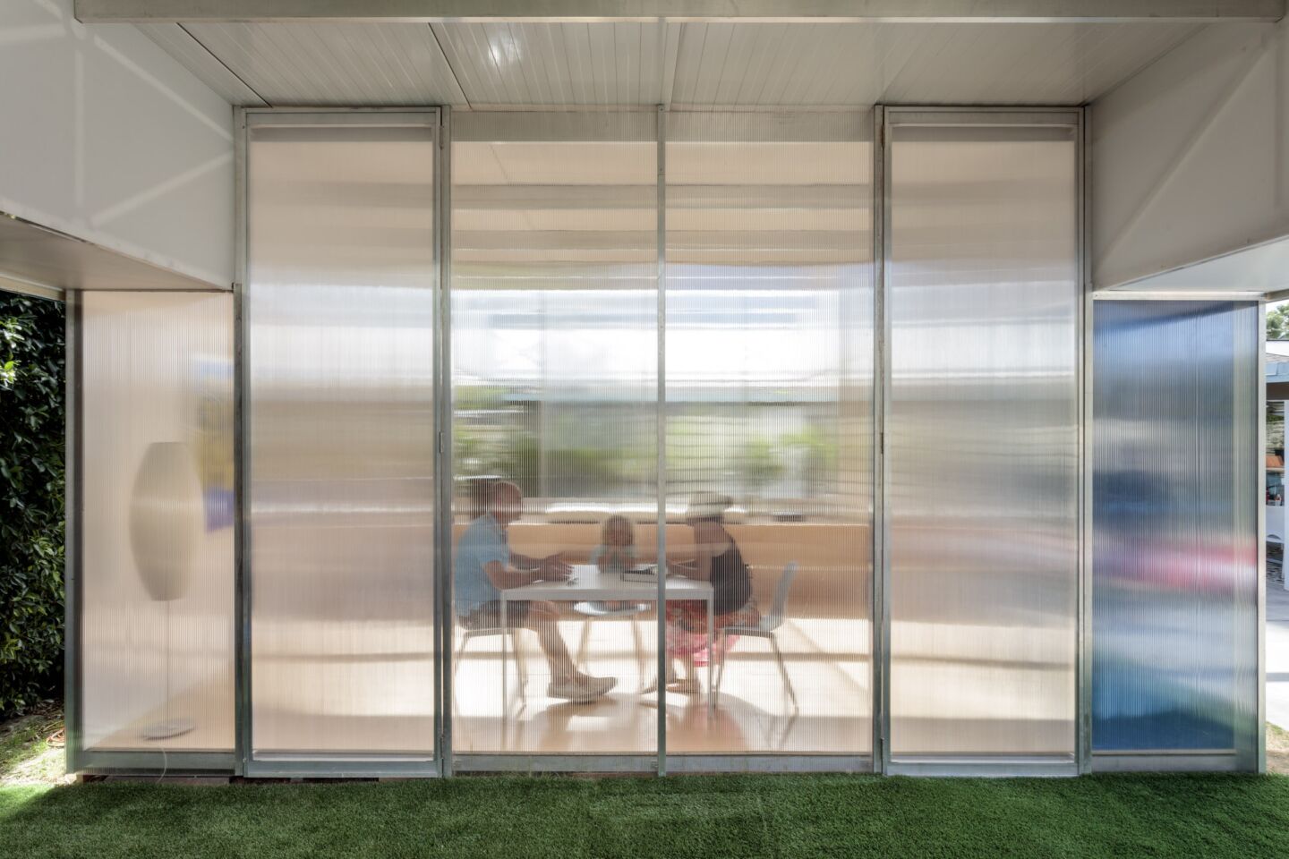 Transparent walls in an ADU by Oasys