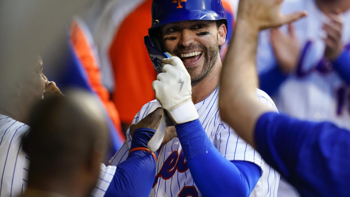 Naquin's two homers, Diaz's two-inning save lift Mets