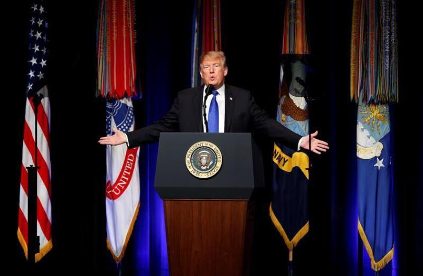 El presidente estadounidense, Donald Trump, ofrece un discurso durante un acto celebrado en el Pentágono, Arlington (Estados Unidos). EFE/Archivo