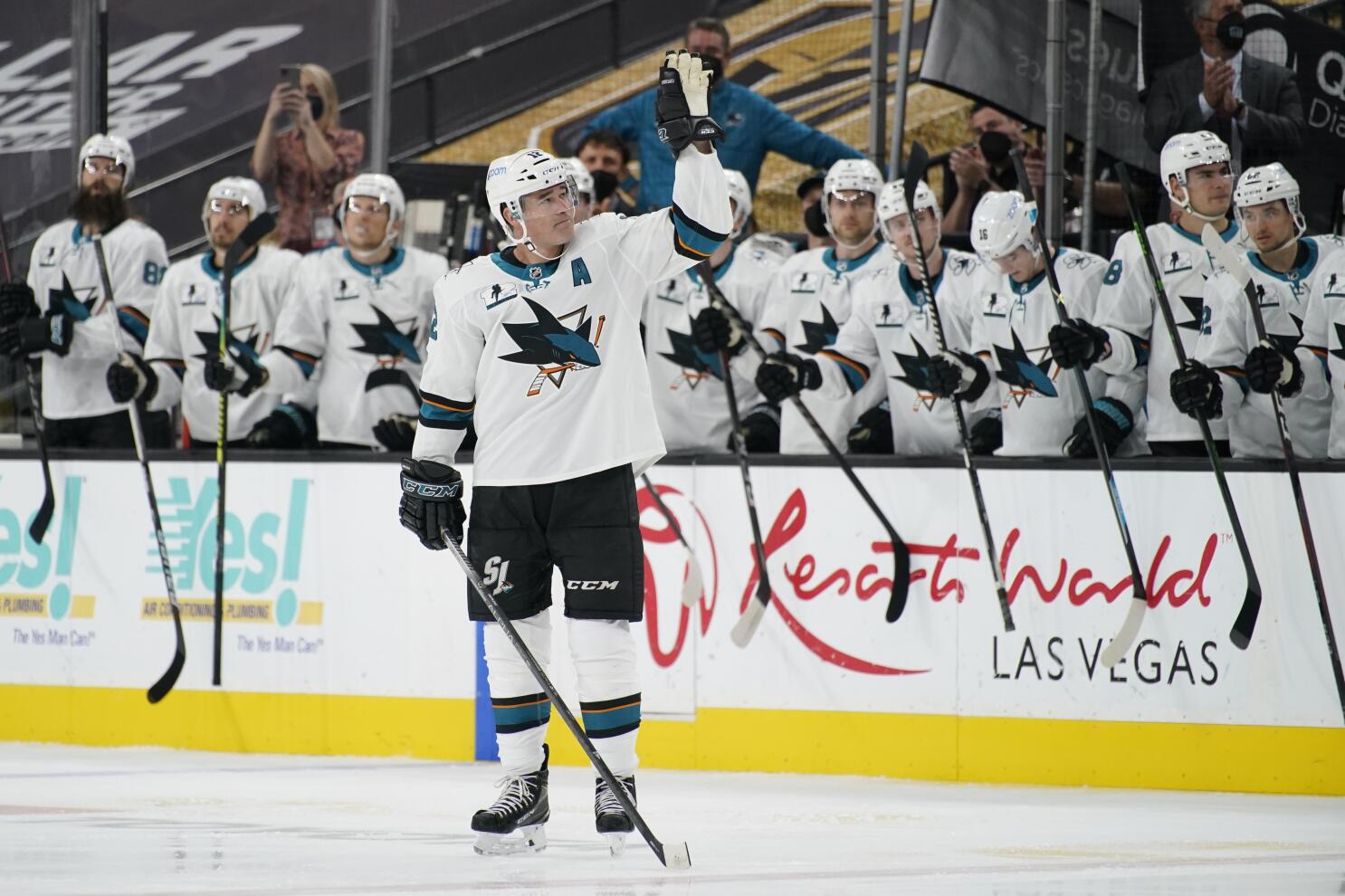 Sharks' Marleau breaks Howe's NHL games played record