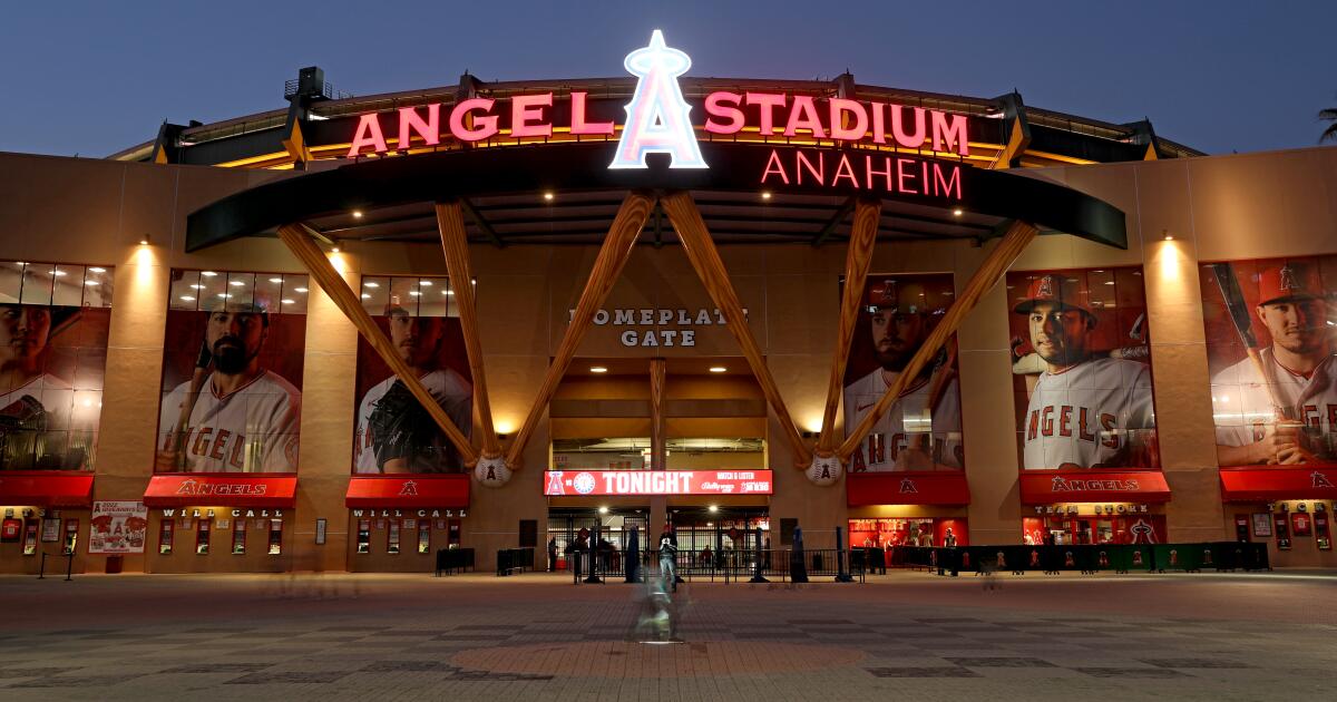 Thousands of fans welcome at Dodger Stadium, Angel Stadium - Los Angeles  Times