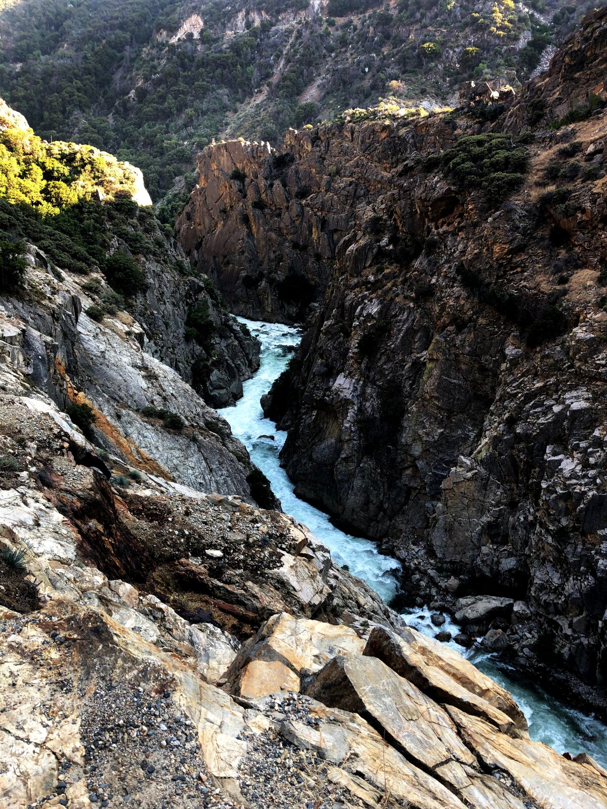 The Kings River, which runs through Kings Canyon National Park, has carved a canyon whose rim offers spectacular views.