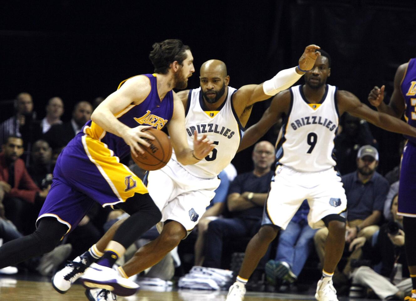 Vince Carter, Ryan Kelly