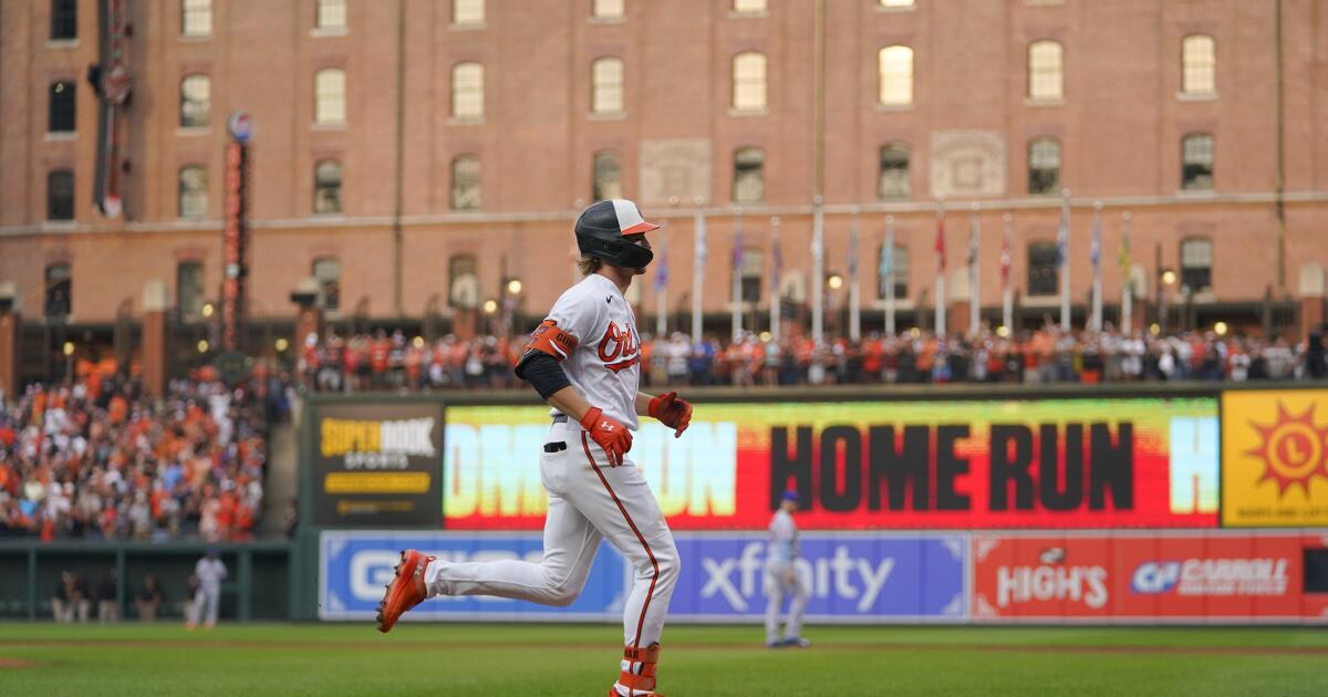 Orioles playoff hopes on life support after another dud against