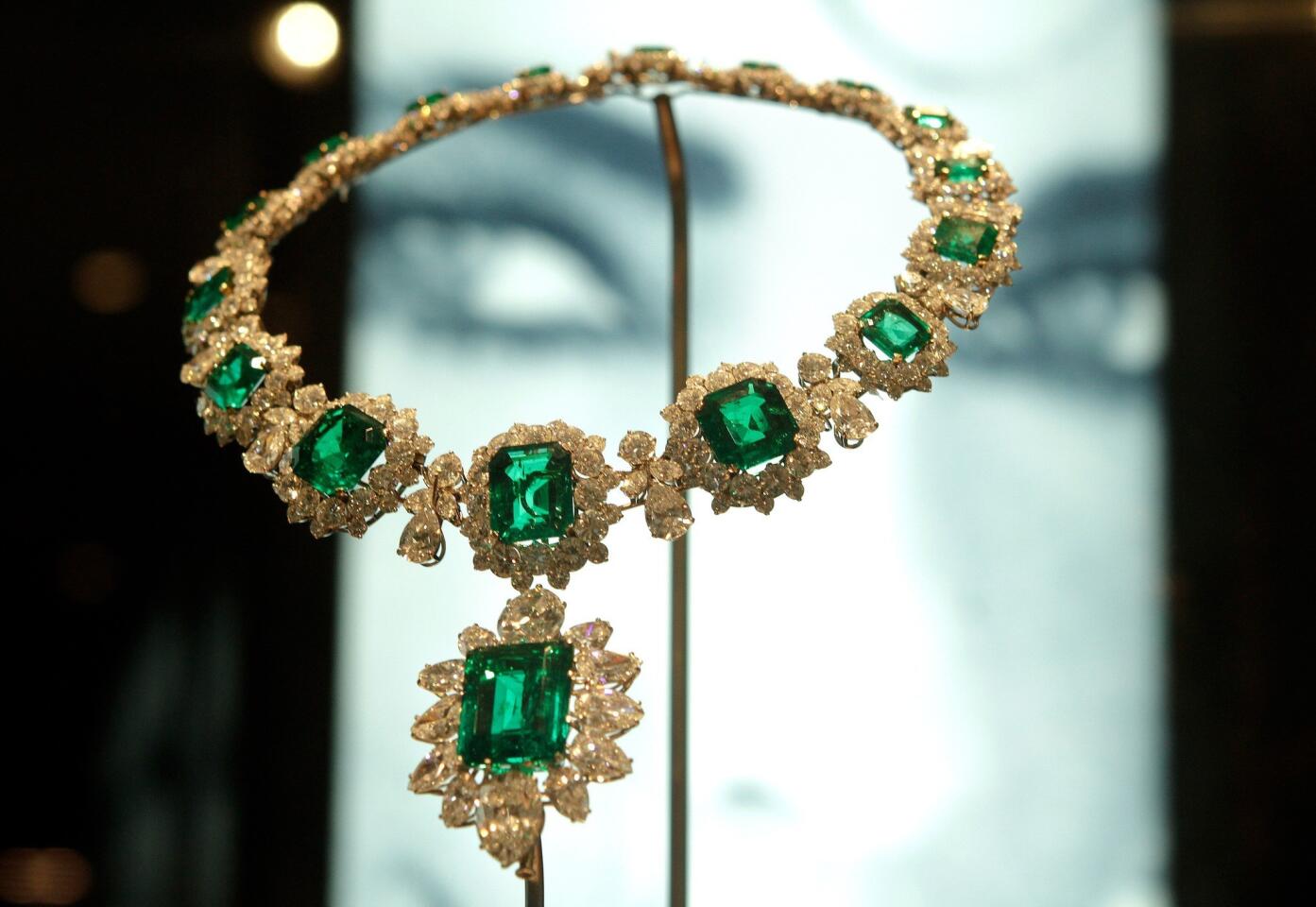 A necklace in platinum and emeralds was a wedding gift from Richard Burton in 1964.