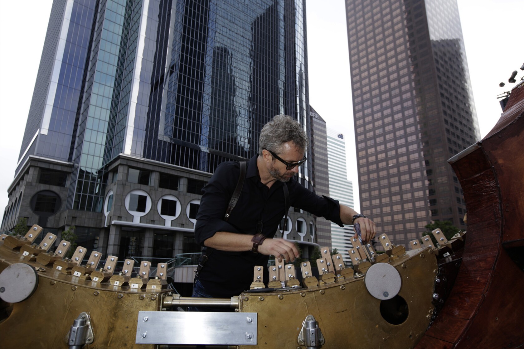 The Earth Harp turns an L.A. skyscraper into world's longest stringed instrument Los Angeles Times