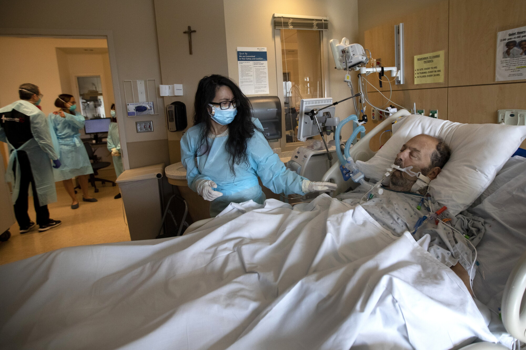 A family dilemma: Hope a loved one with COVID-19 lives or help him die - Los Angeles Times
