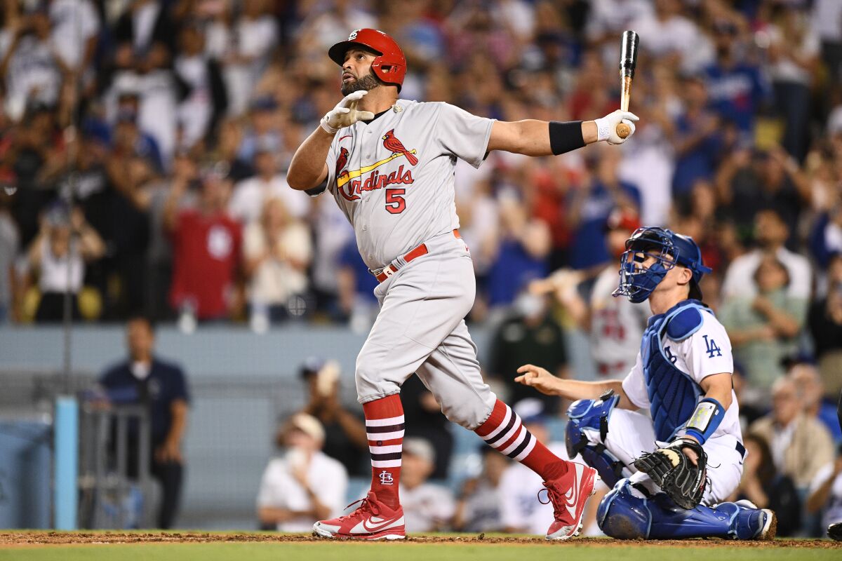 El bateador de los Louis Cardinals, Albert Pujols, anotó su jonrón 700 el viernes en el Dodger Stadium.