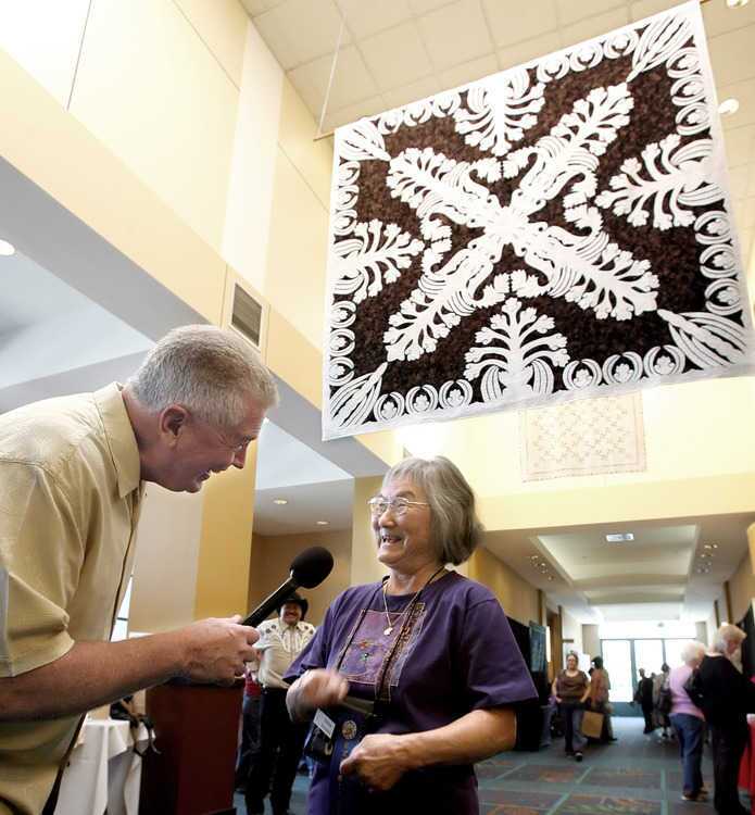 Photo Gallery: California's Gold Huell Howser visits the Glendale Quilt Guild Annual Show