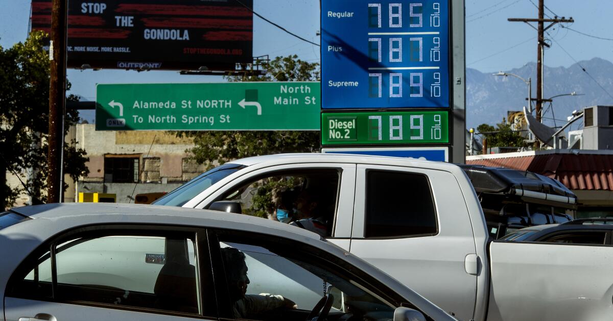 Kötü şöhretli LA Chevron şehir merkezi Kaliforniya gaz fiyatlarına bir örnek değil