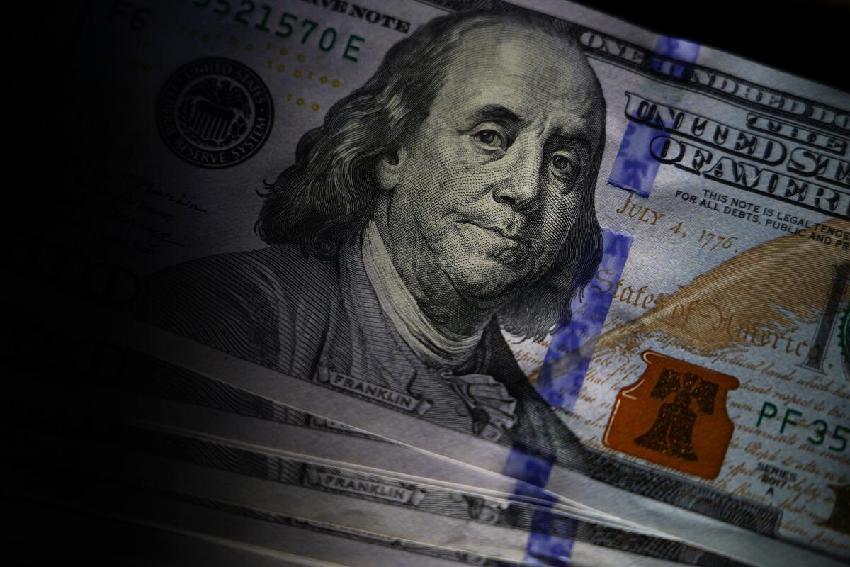 La imagen de Benjamin Franklin puede verse en billetes de 100 dólares,