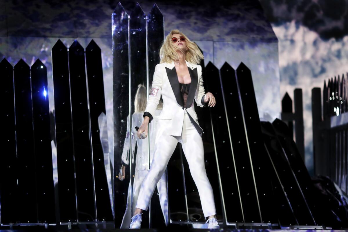 Katy Perry en el escenario de los Grammy.