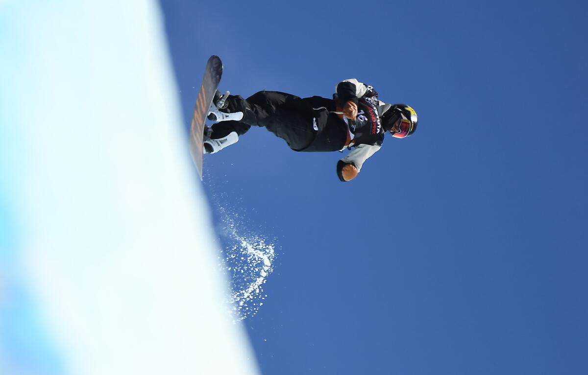 MAMMOTH, CALIFORNIA JANUARY 1, 2018-Brett Esser competes in the Men's Qualifying Halfpipe competetion in Mammoth Mountain Saturday. (Wally Skalij/Los Angeles Times)