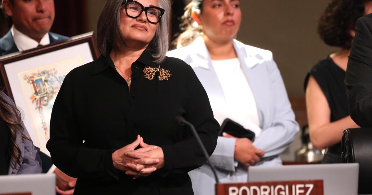 A vereadora de Los Angeles, Monica Rodriguez, pega mais quatro anos