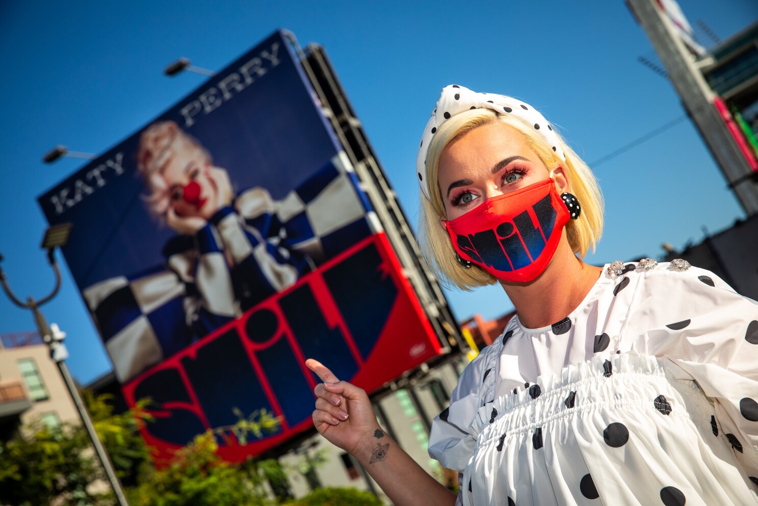 Katy Perry S Hysterical Election Costume Is Perfect Los Angeles Times
