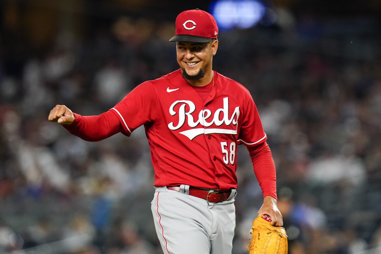 Seattle Mariners trade for Luis Castillo