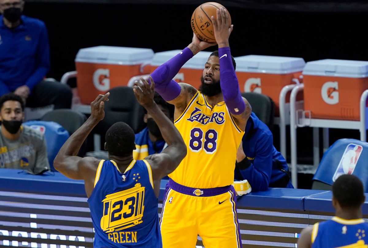 Lakers center Markieff Morris shoots over Golden State Warriors forward Draymond Green.
