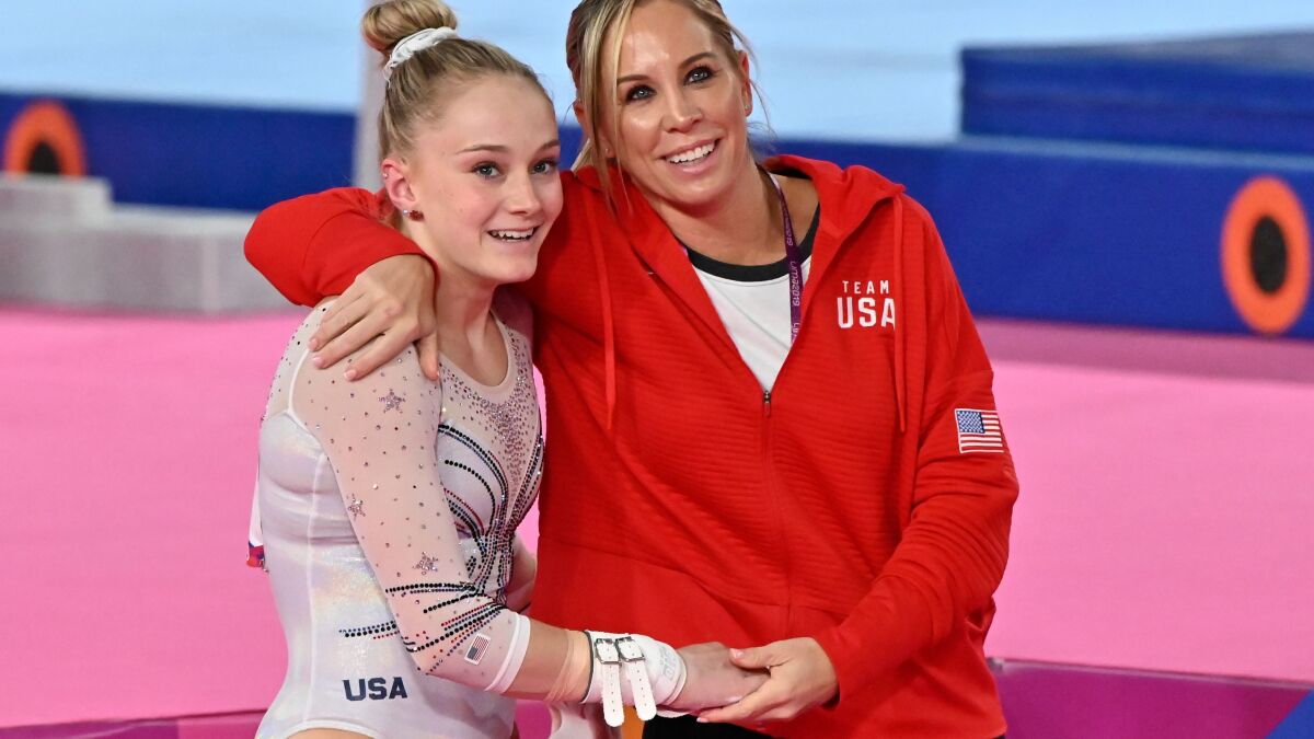 Exentrenadora De Equipo Olimpico De Gimnasia De Eeuu Es Suspendida Por Abuso Verbal Y Emocional Los Angeles Times