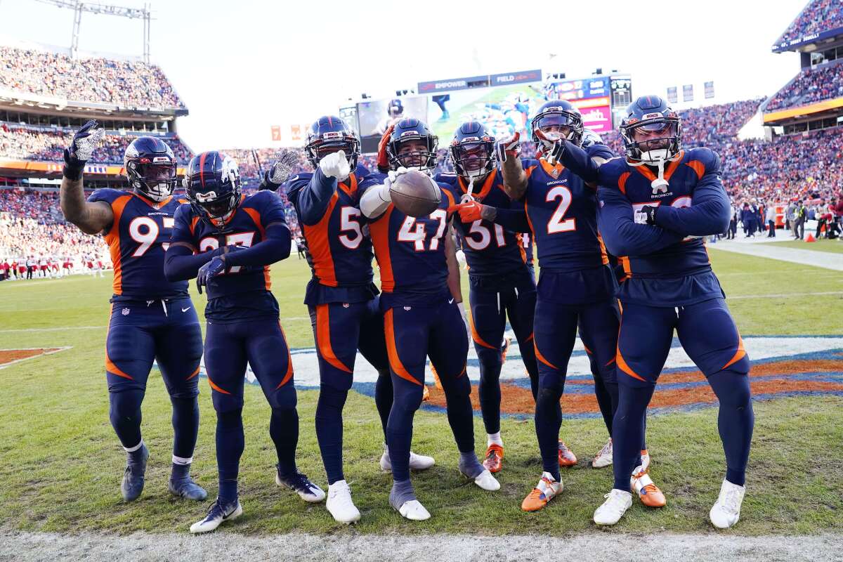 broncos team 2022