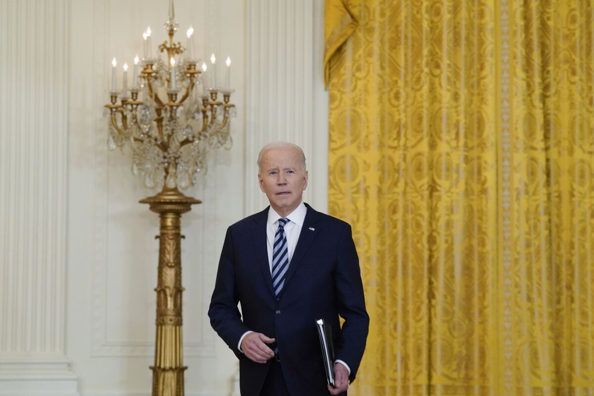 El presidente Joe Biden en el Salón Este de la Casa Blanca para hablar sobre la invasión rusa a Ucrania.
