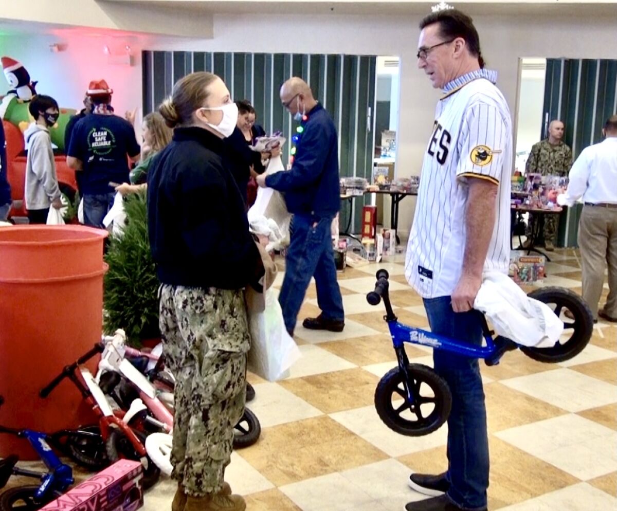 New Padres manager Bob Melvin speaks to a military member during Operation Holiday Joy on Wednesday at Murphy Canyon Chapel.