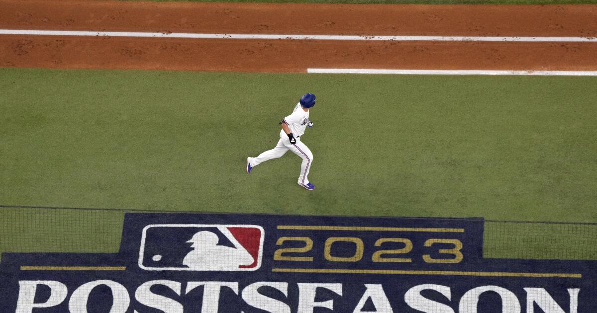 Open up: Rangers' retractable roof open for Game 4 of ALCS against Astros -  The San Diego Union-Tribune