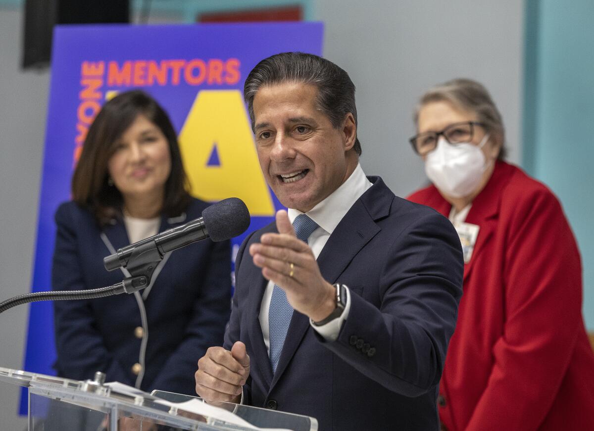 School calendar changes spur hot debate in LAUSD - Los Angeles Times School calendar changes spur hot debate in LAUSD - Los Angeles Times