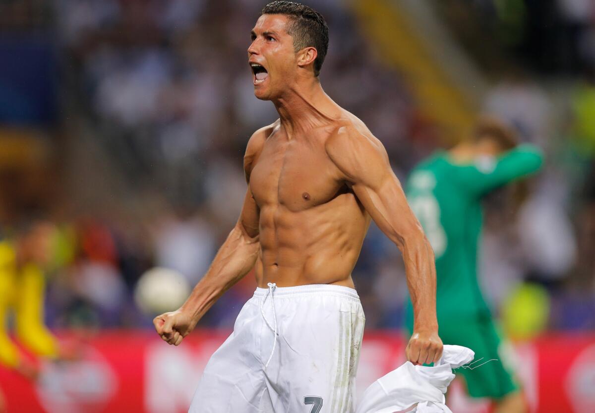 El jugador de Real Madrid, Cristiano Ronaldo, festeja el penal decisivo para vencer al Atlético de Madrid en la final de la Liga de Campeones el sábado, 28 de mayo de 2016, en Milán. (AP Photo/Manu Fernandez)