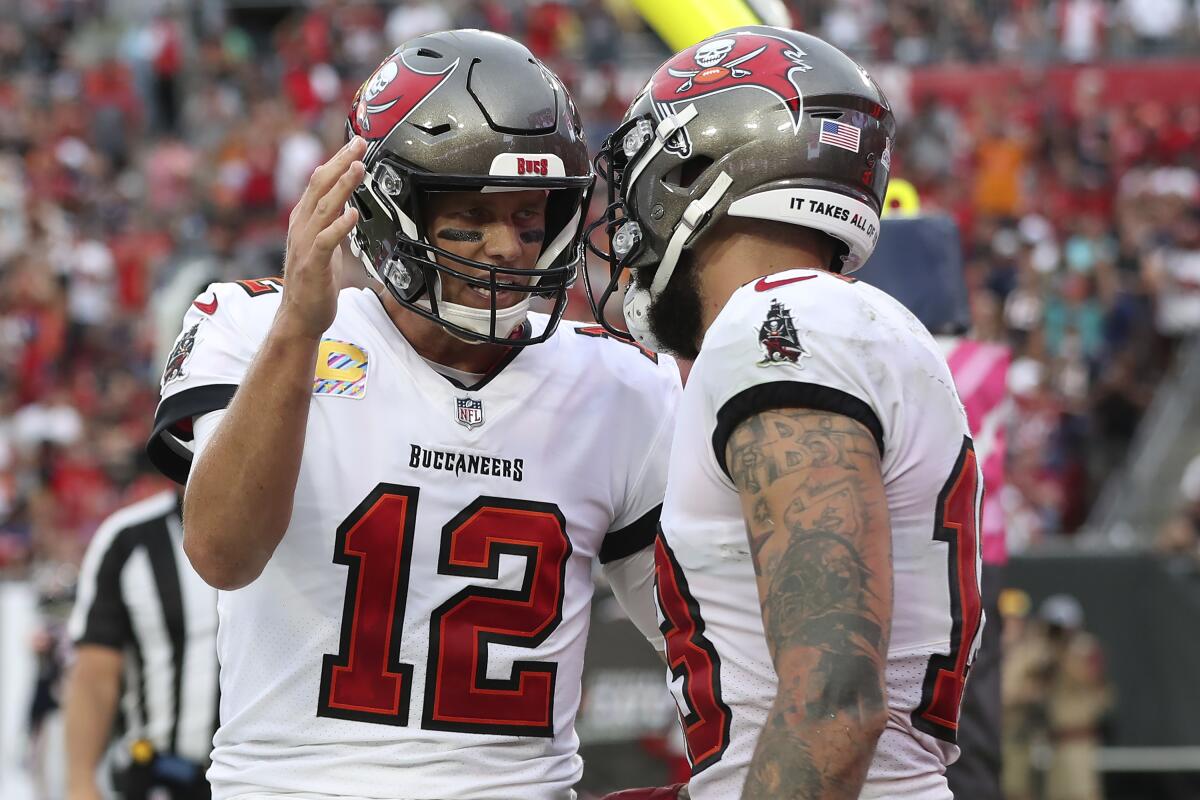 Tom Brady celebrates Bucs' Week 6 win vs. Eagles