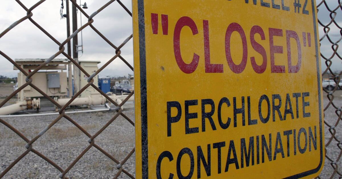 A EPA afirma que irá propor um limite de água potável para o perclorato, uma vez que o tribunal ordenou A EPA afirma que irá propor um limite de água potável para o perclorato, uma vez que o tribunal ordenou