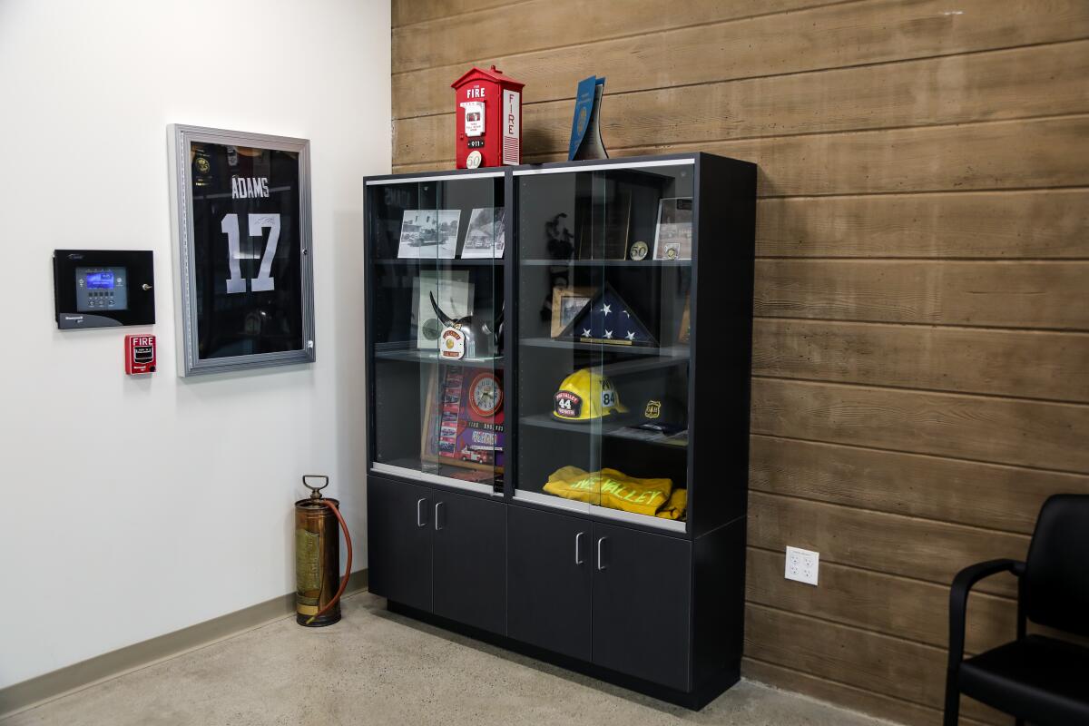 George Best Signed Display and LA AZTECS Shirt