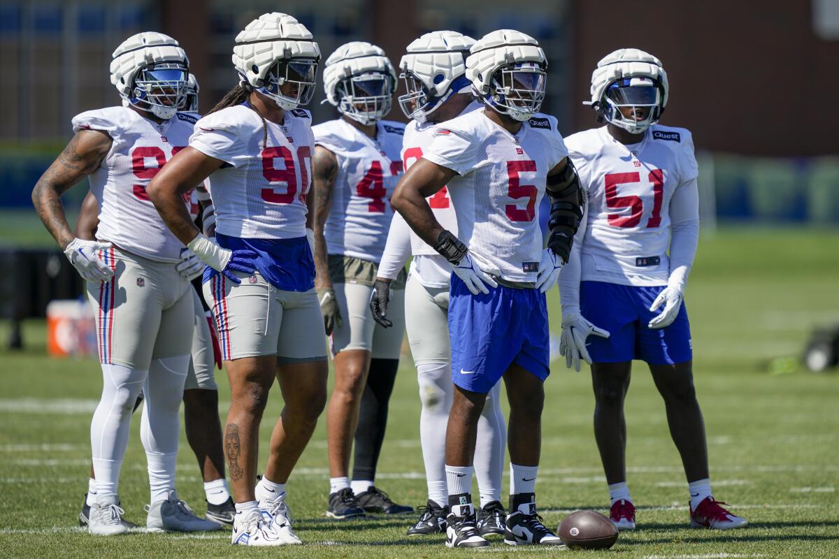 Giants linebackers Thibodeaux and Ojulari hoping to run up sacks