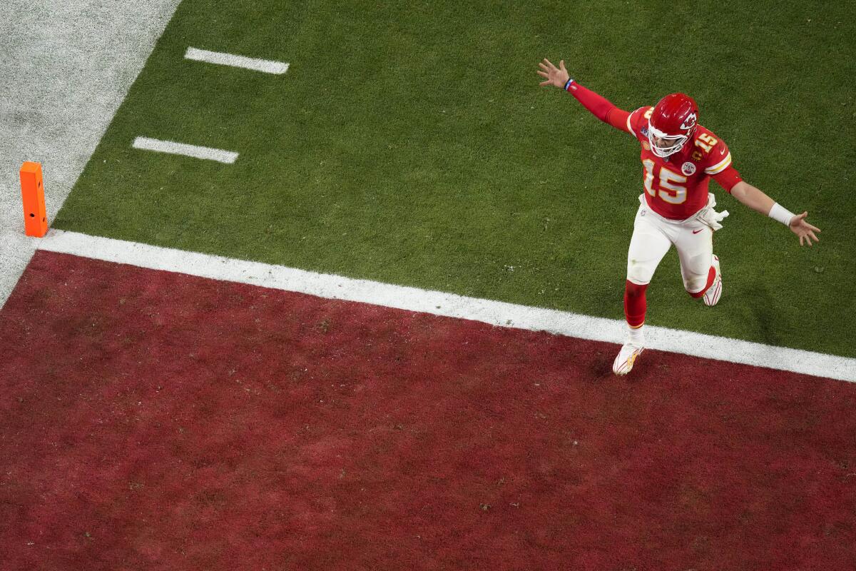 Chiefs quarterback Patrick Mahomes celebrates after throwing the winning touchdown pass against the 49ers.