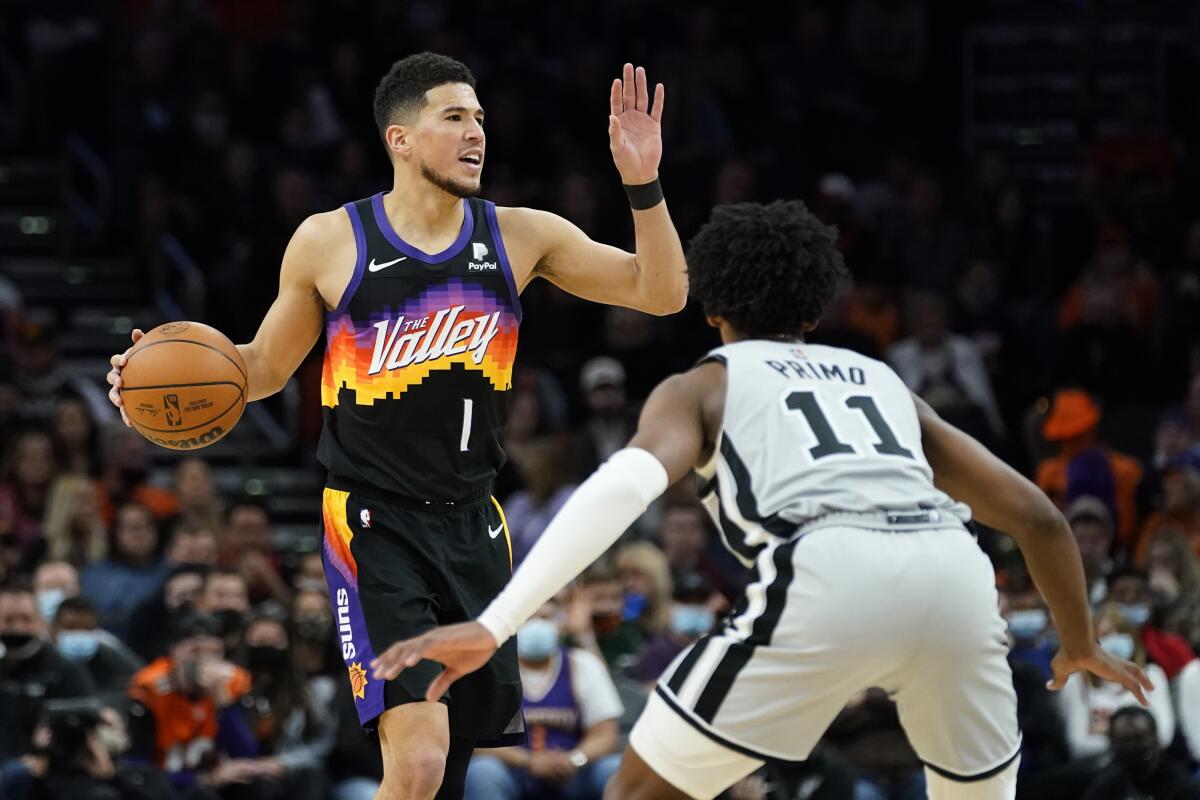 NBA-best Suns rally for 10th straight win, top Spurs 115-110