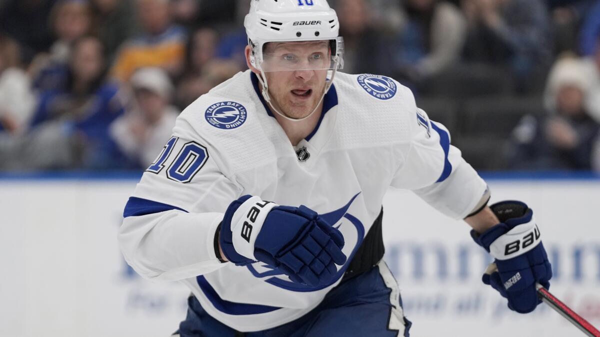 Blackhawks acquire Corey Perry from Lightning, adding more experience to  Bedard-led rebuild - The San Diego Union-Tribune