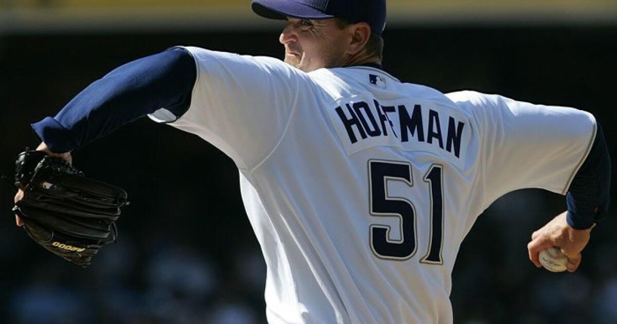 MLB Notes: San Diego Padres retire Hoffman's 51