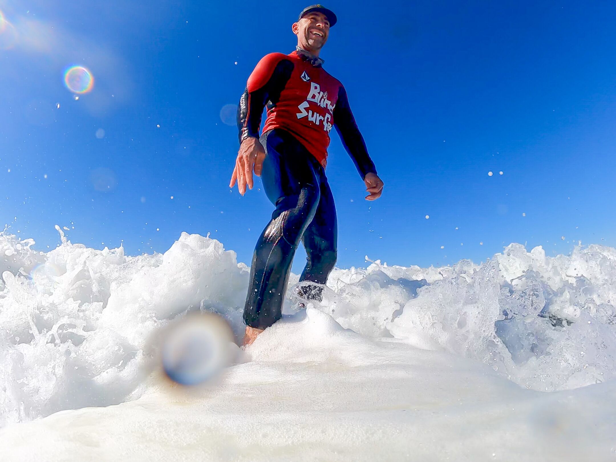 Blind surfer Pete Gustin hits the waves to challenge himself - Los