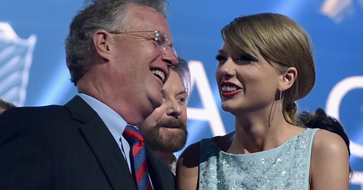 Taylor Swifts dad wont face charges in Sydney altercation with paparazzo