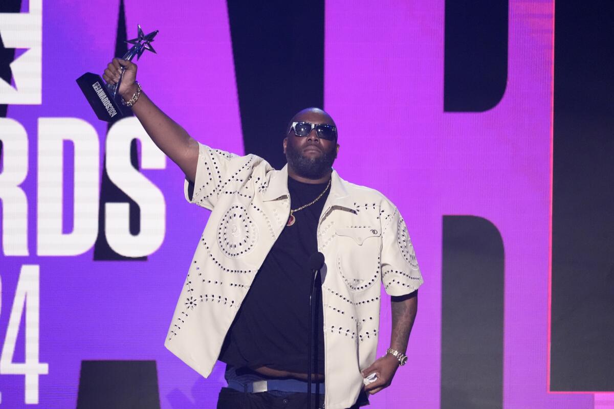 Killer Mike recibe el premio al álbum del a?o por "Michael" durante los premios BET.