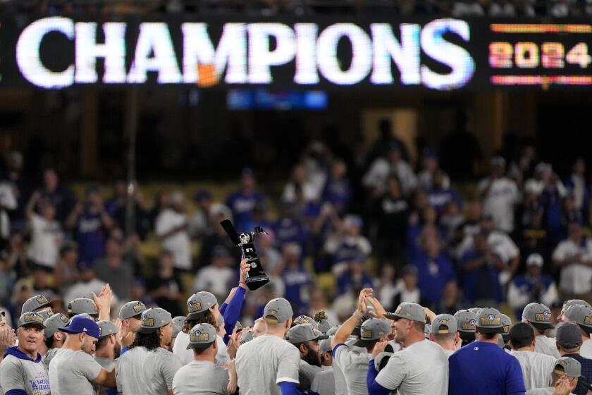 Los Dodgers de Los Ángeles celebran su victoria contra los Mets de Nueva York en el Juego 6 de una Serie de Campeonato de la Liga Nacional de béisbol, el domingo 20 de octubre de 2024, en Los Ángeles. Los Dodgers se enfrentarán a los Yankees de Nueva York en la Serie Mundial. (AP Foto/Mark J. Terrill)