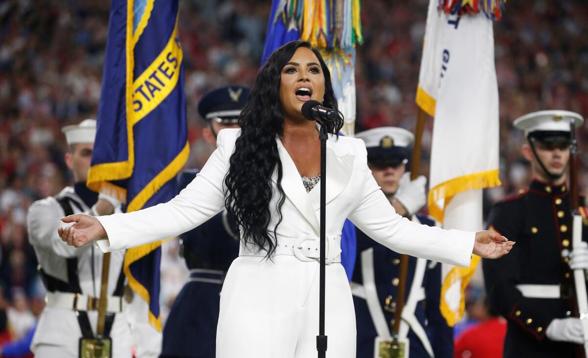 Miami Gardens (United States), 02/02/2020.- US singer Demi Lovato performs the National Anthem before the AFC Champion Kansas City Chiefs play the NFC Champion San Francisco 49ers in the National Football League's Super Bowl LIV at Hard Rock Stadium in Miami Gardens, Florida, USA, 02 February 2020. (Estados Unidos) EFE/EPA/LARRY W. SMITH