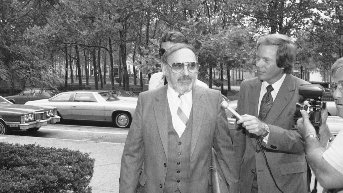 Mel Weinberg, left, arrives at federal court in New York in August 1980 to testify in the Abscam trial.