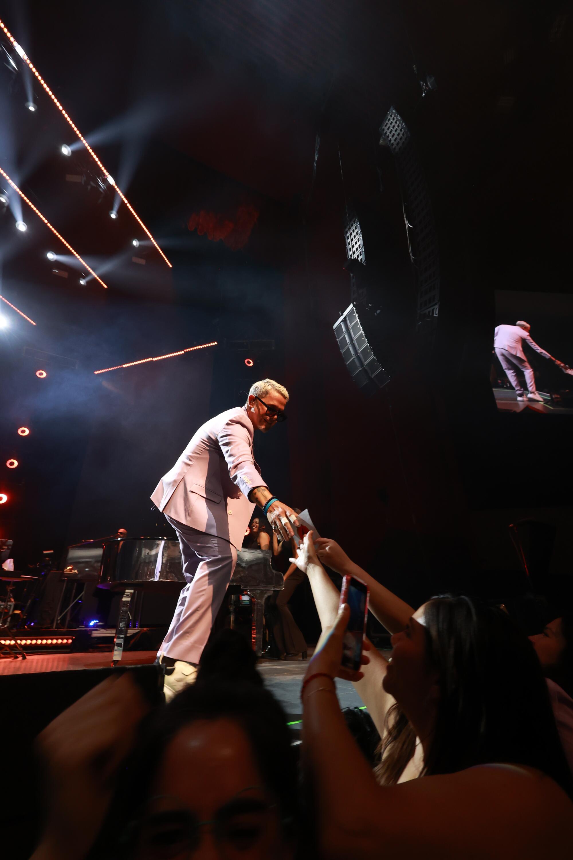 Tras su concierto en Los Angeles, Sanz cruzará la frontera para presentarse en Tijuana, México.