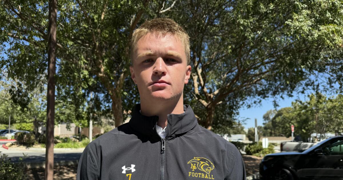Newbury Park'tan Brady Smigiel, QB ağırlıklı Conejo Coast Ligi'nin başında
