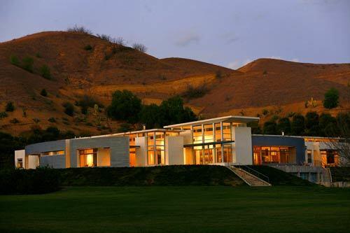 Steve Sharpe's recently completed residence in Somis is a dramatic departure from the more traditional home he dreamed of 20 years ago. Financial considerations forced him to delay construction, and over time his taste for modern design grew. Though some may see the house's aesthetic as urban, architect Zoltan Pali says the structure fundamentally is a country house responding to its setting. "Rural has always been associated with simplicity, sparseness and function," Pali says. "That is this house. I see it as a simple architectural expression with elements boiled down to their essence."