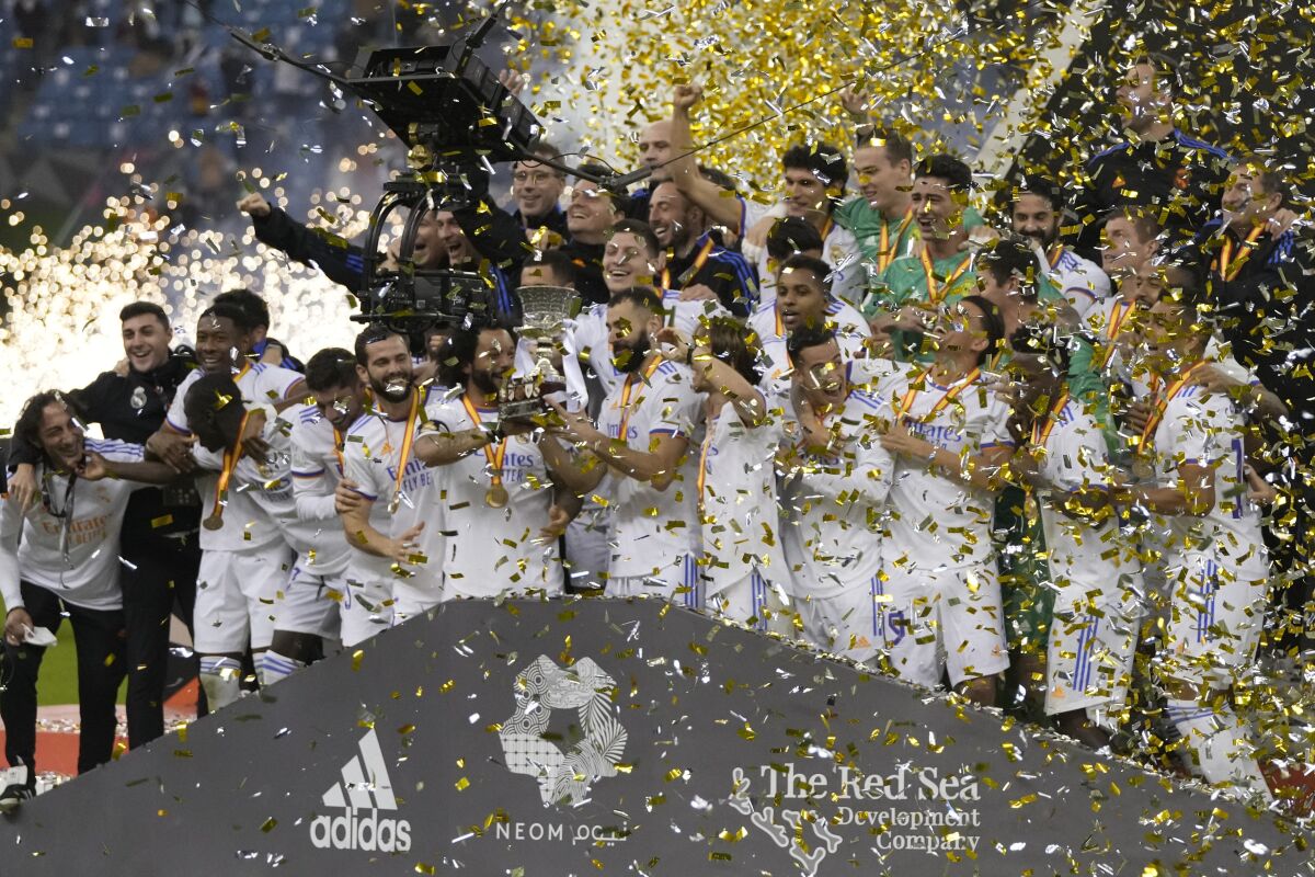 Real Madrid's payers celebrate after winning the Spanish Super Cup final soccer match between Real Madrid and Athletic Bilbao at King Fahd stadium in Riyadh, Saudi Arabia, Sunday, Jan. 16, 2022. (AP Photo/Hassan Ammar)