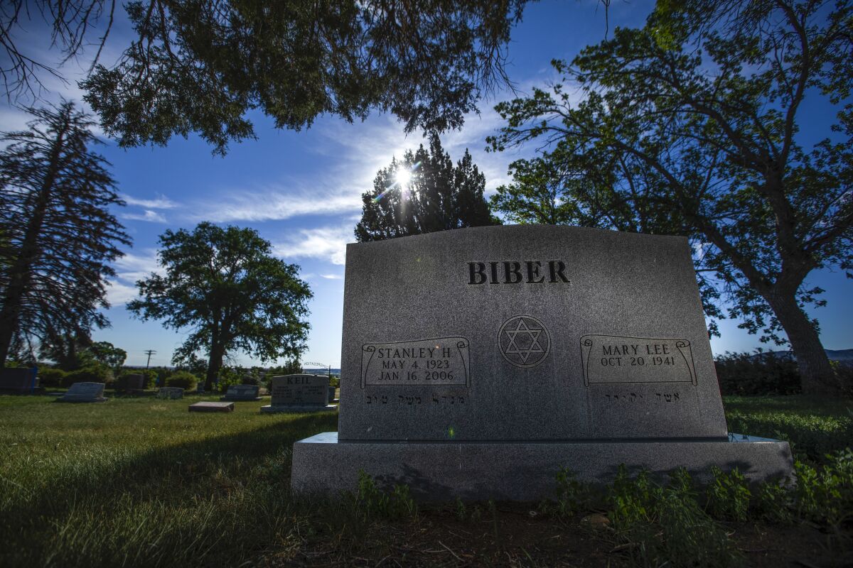 Biber grave at Masonic Cemetery