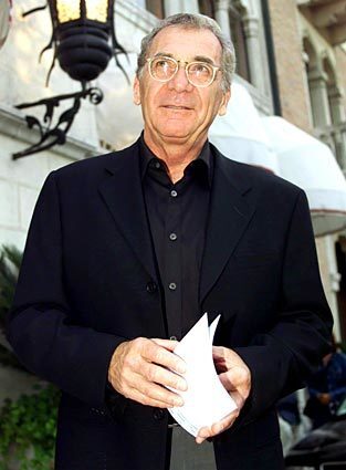 Pollack takes a stroll through Venice while attending the Venice Film Festival in September 2000.